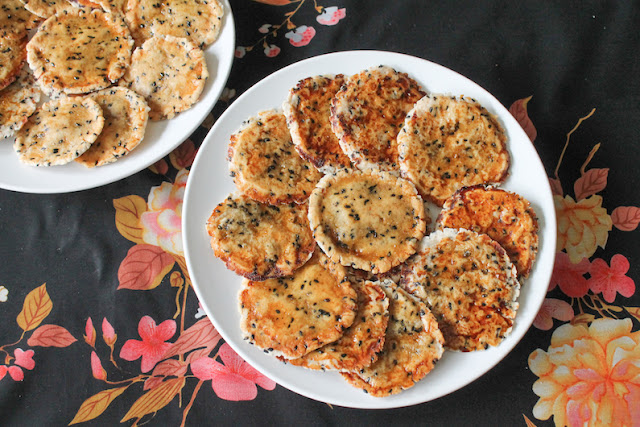Food Lust People Love: Light and crispy, these homemade senbei rice crackers with sesame seeds are so crunchy and tasty that it’s hard to eat just one! Fortunately this recipe makes two dozen.